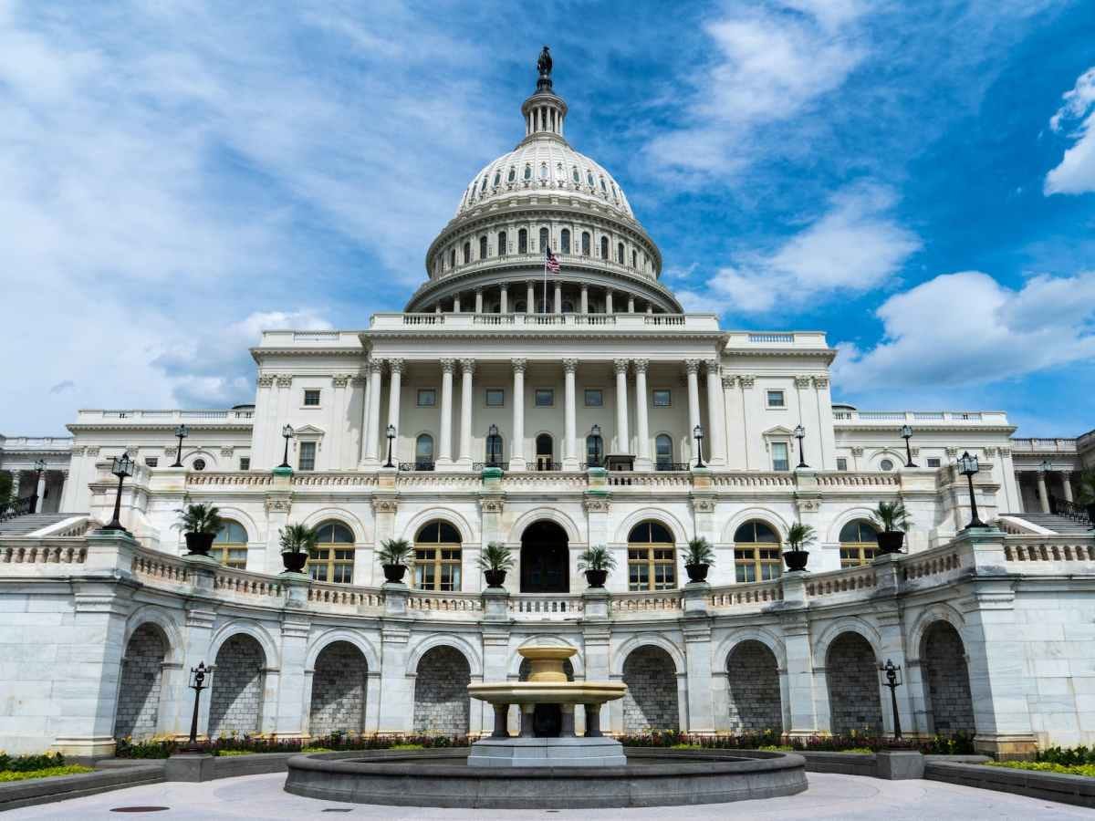 Magaziner introduces constitutional amendment to enact term limits for members of Congress
