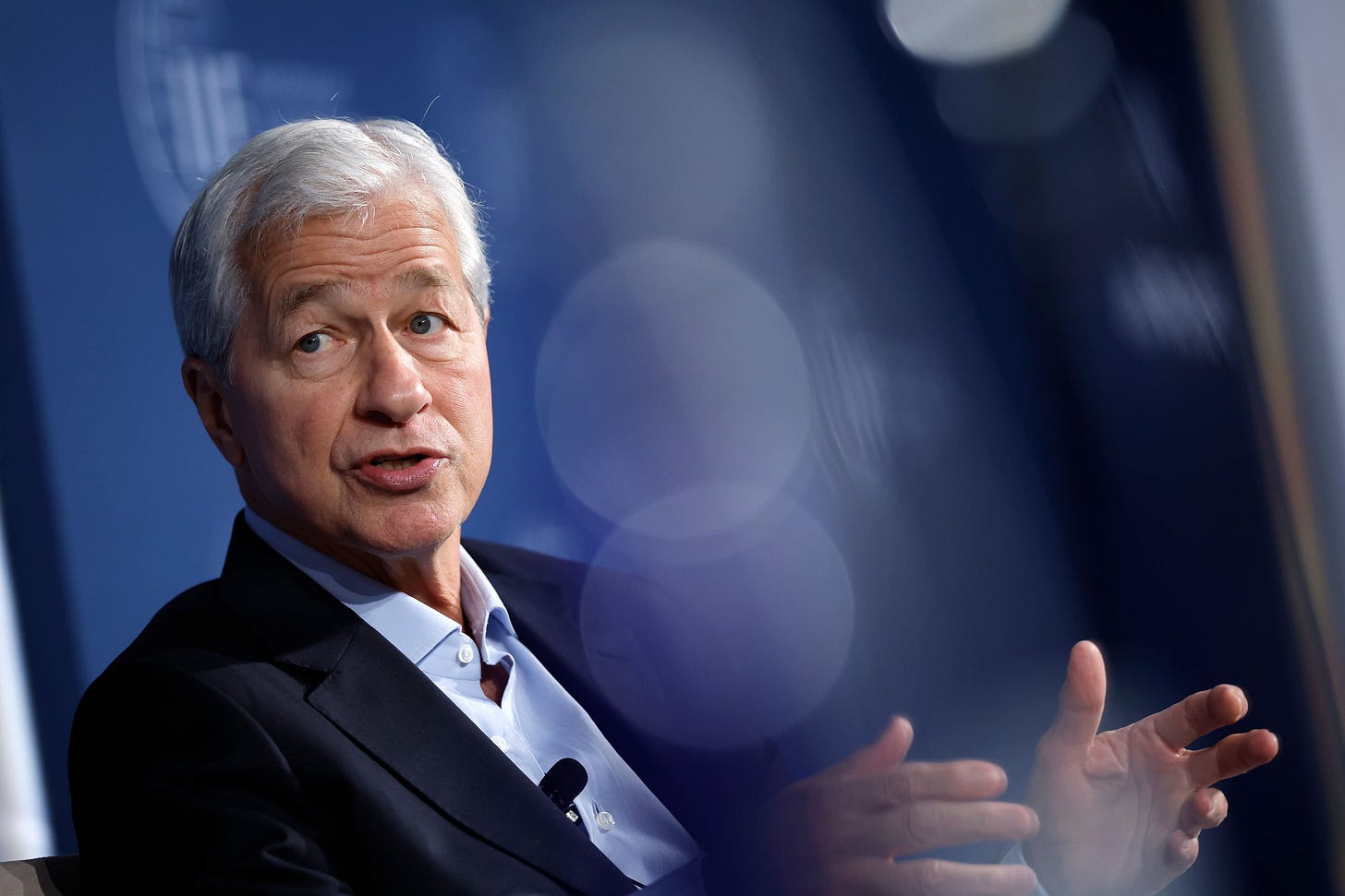 Jamie Dimon, do JPMorgan, afirma que os EUA devem acumular mísseis, não  Bitcoin.