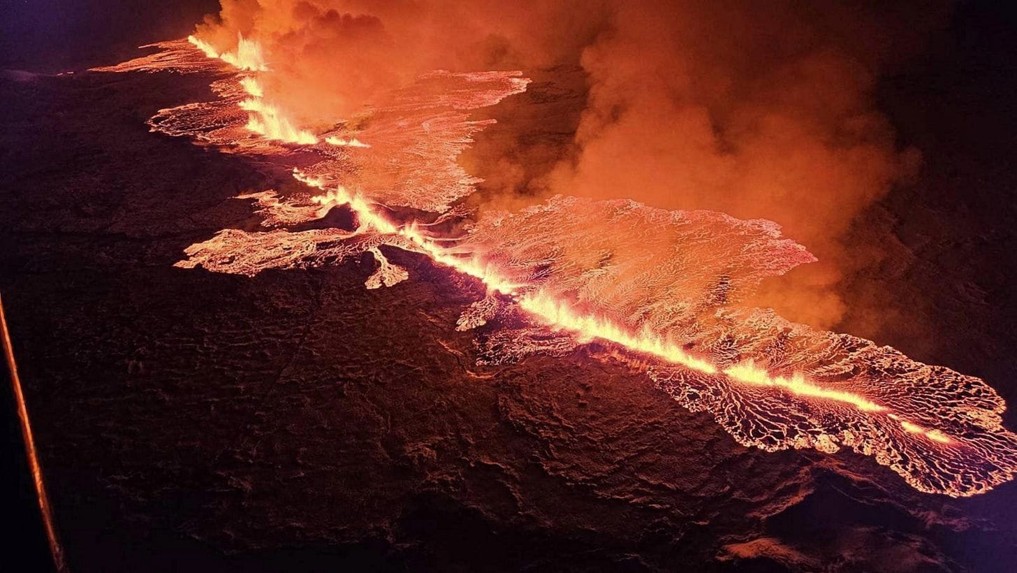 Imágenes de la fisura provocada por el volcán de Grindavík