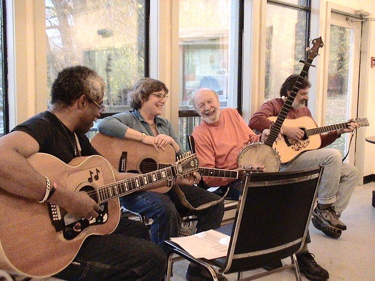 Randi Harris, Maryelllen Healy, Pete Seeger and Vinnie Cerniglia in 2006. (COURTESY) Randi Harris, Maryelllen Healy, Pete Seeger and Vinnie Cerniglia in 2006. (COURTESY)