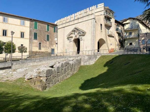 Porta Sole at Palestrina, Italy, with a cyclopean wall as part of the original structure. (Laura Tabone)