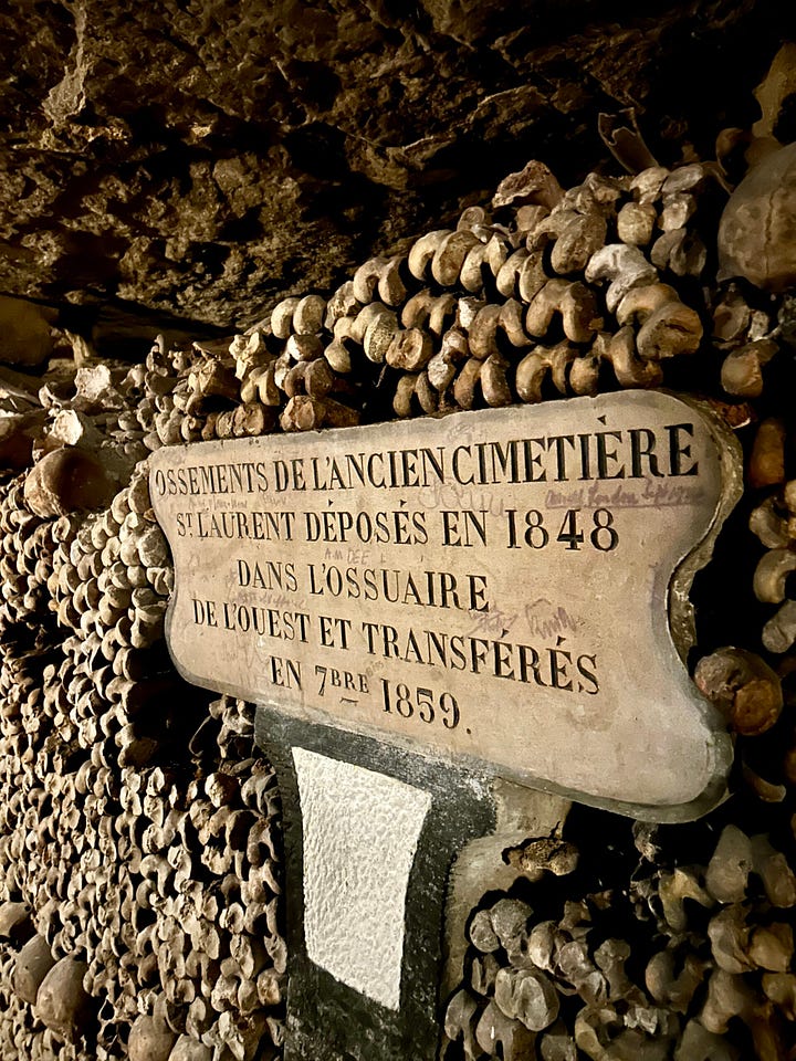 catacombes walkway and catacombes sign