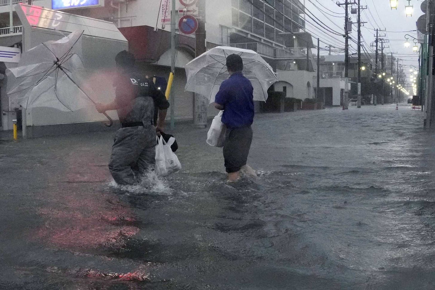 Tóquio soma 34 dias seguidos de chuva e bate recorde de 1886 Tóquio soma 34 dias seguidos de chuva e bate recorde de 1886