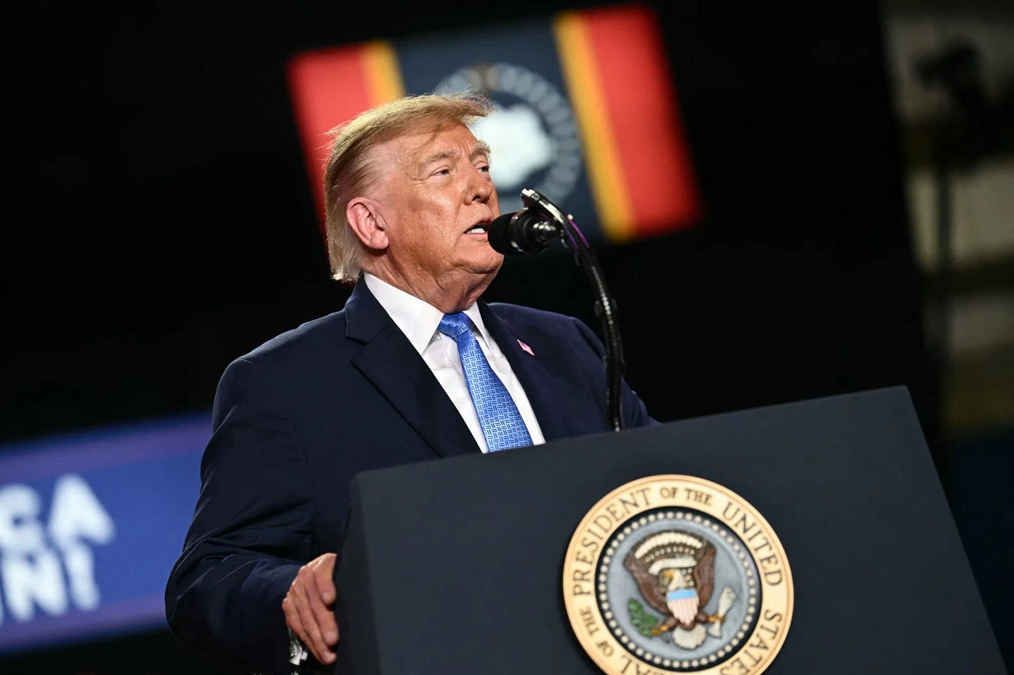 Trump Rallies in Mississippi With Republican Senate Seat at Risk - Bloomberg Trump Rallies in Mississippi With Republican Senate Seat at Risk - Bloomberg
