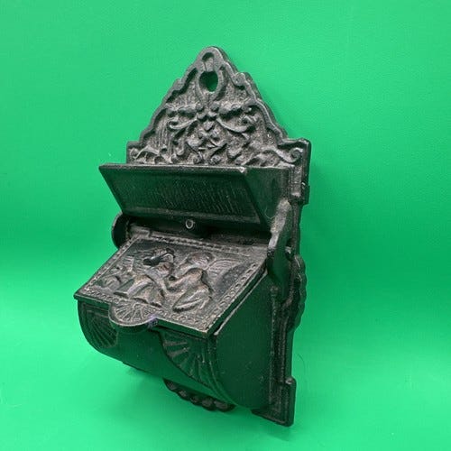 Antique Hanging Cast Iron Match Holder With Strike - Venus & Cupid Kissing - Picture 3 of 4