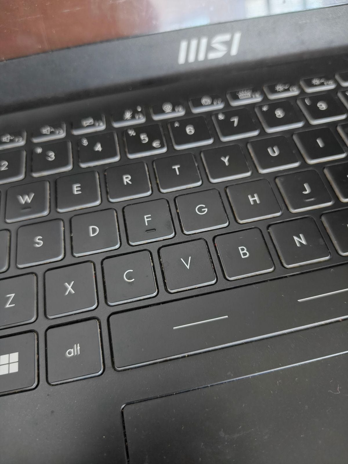 Close-up of the MSI Modern 14 C5M laptop keyboard. Close-up of the MSI Modern 14 C5M laptop keyboard.
