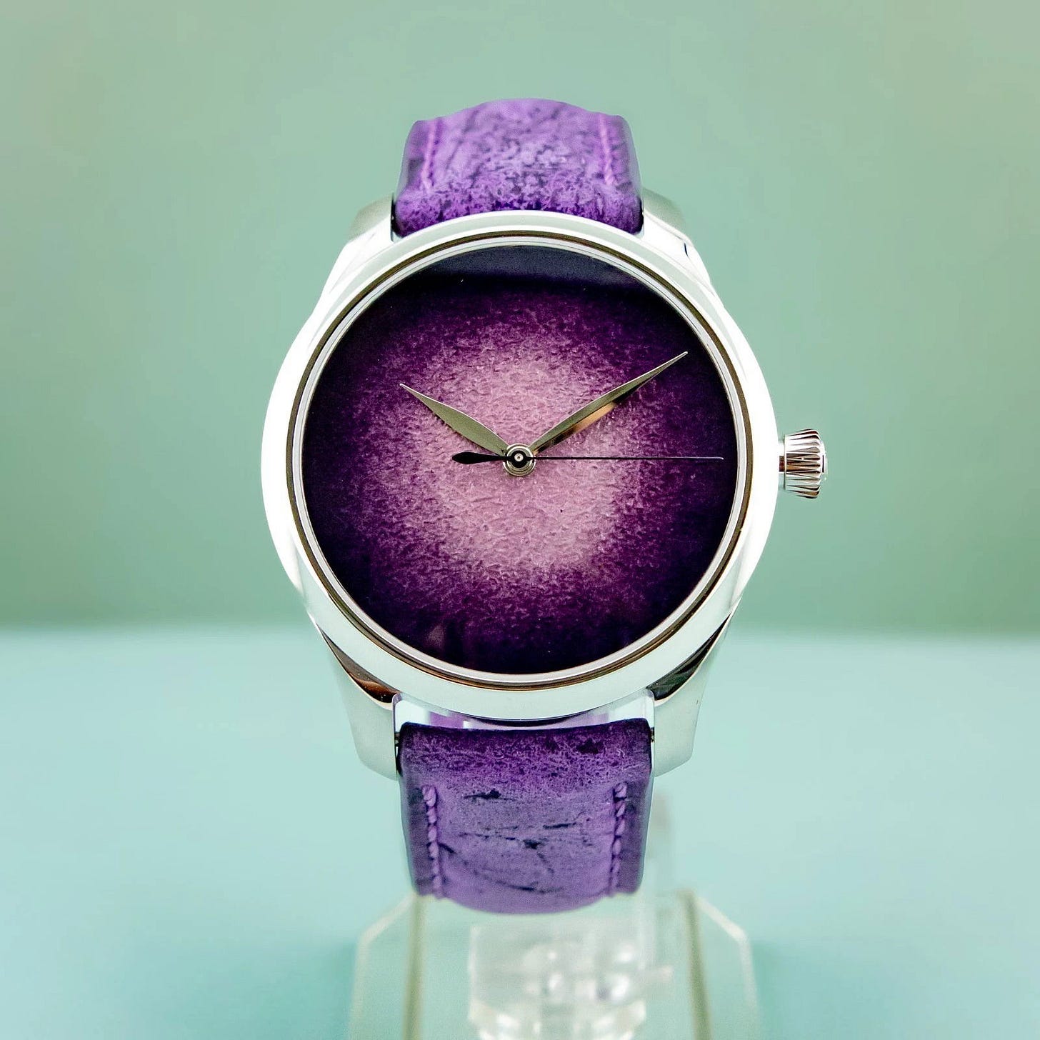 2025 H. Moser & Cie Endeavour Centre Seconds Concept 40 Steel / Purple Enamel / Strap 1201.1200 Listing Image 1 2025 H. Moser & Cie Endeavour Centre Seconds Concept 40 Steel / Purple Enamel / Strap 1201.1200 Listing Image 1