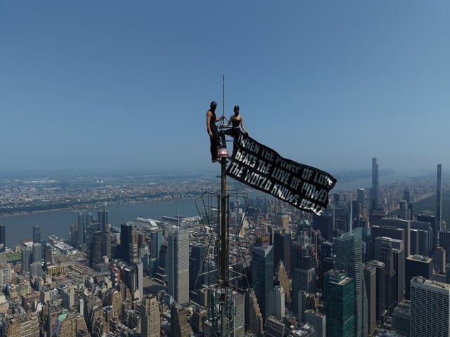 Russian couple from Moscow clbed the spire of the Empire state building for their proposal ahh🙇♀️ : r/skyscrapers Russian couple from Moscow clbed the spire of the Empire state building for their proposal ahh🙇♀️ : r/skyscrapers