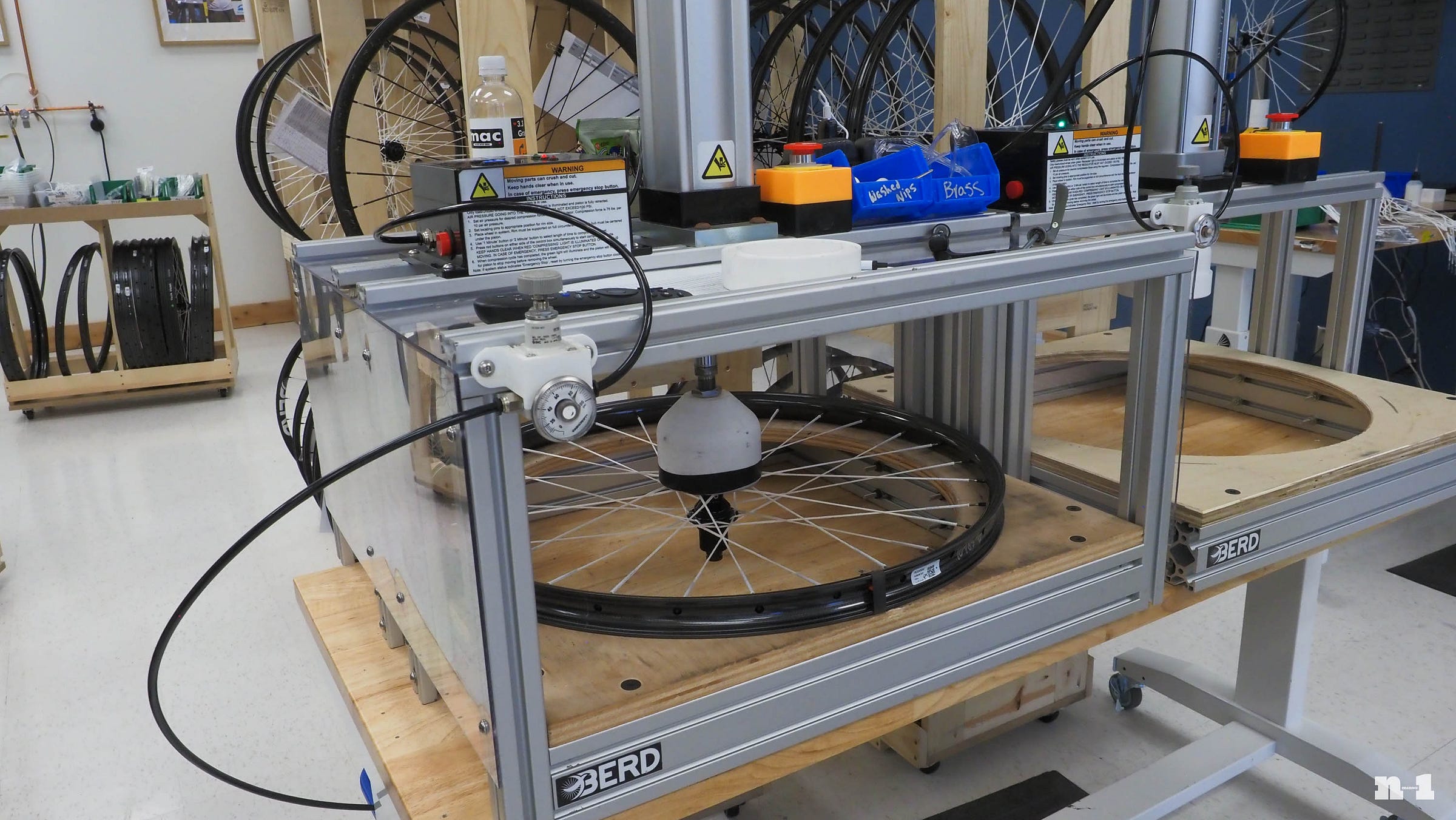 Berd spoke de-stressing machine