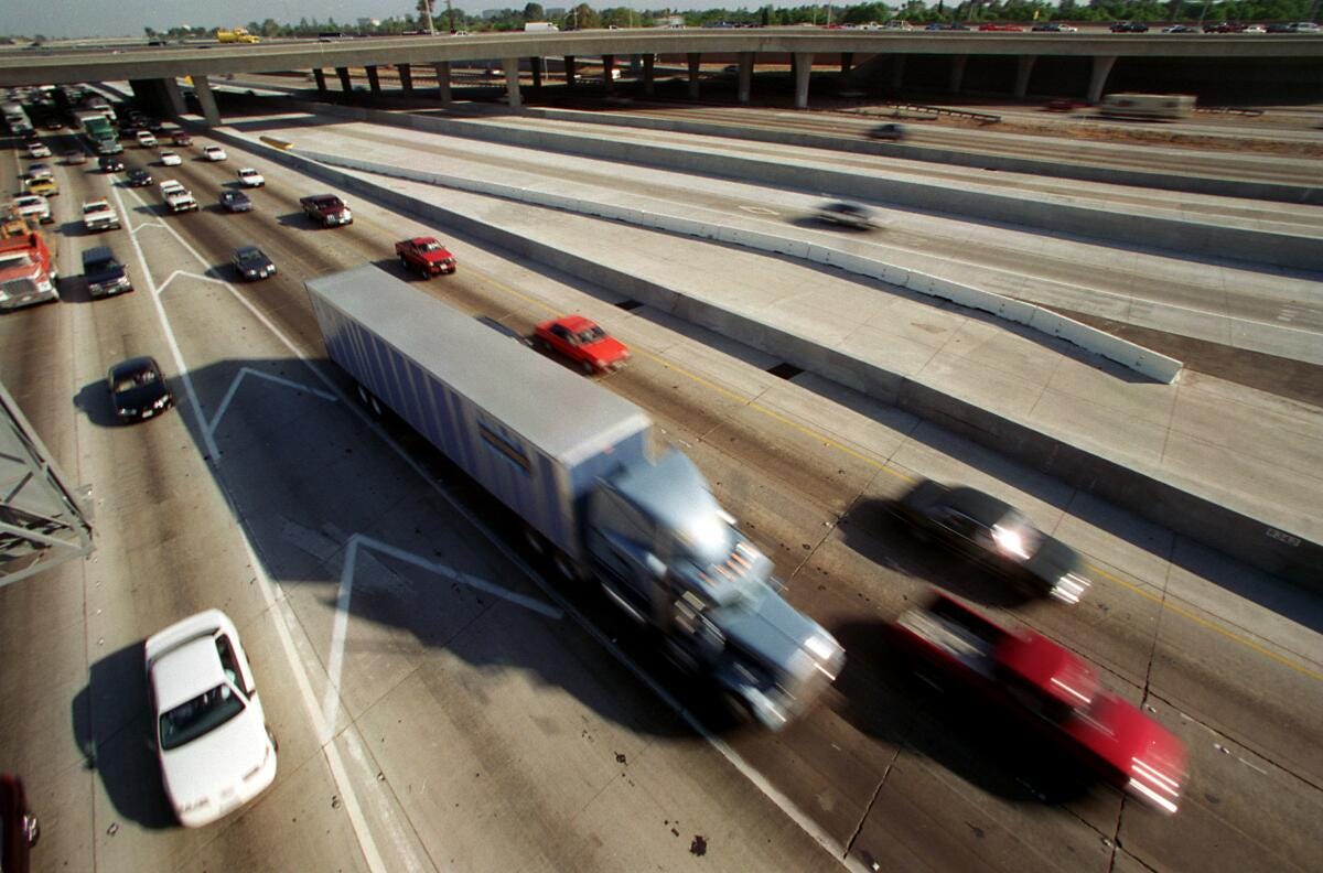 Op-Ed: The freeway 'phantom' that haunted L.A. in 1977 - Los Angeles Times