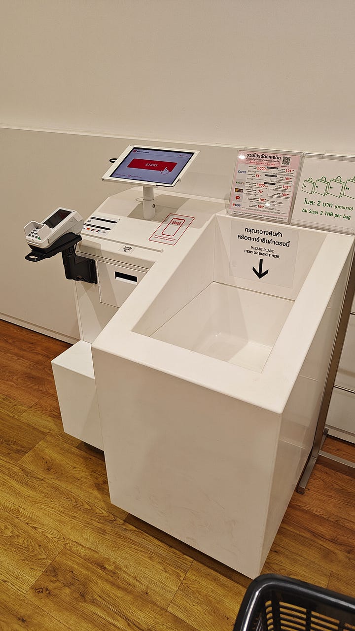 Uniqlo Thailand self checkout