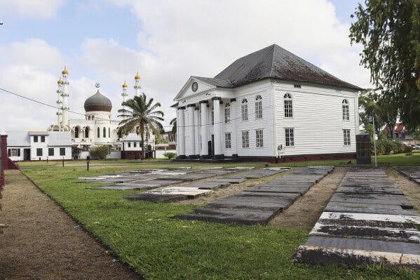 Exterior view of the synagoge, right, in Paramaribo, Suriname, Wednesday, April 30, 2025. (AP Photo/Rosa de Jong)