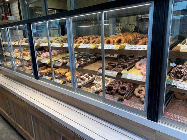 The selection of donuts on sale at a Mister Donut in Nishinomiya, Hyogo Prefecture. (photo Damian Flanagan) The selection of donuts on sale at a Mister Donut in Nishinomiya, Hyogo Prefecture. (photo Damian Flanagan)