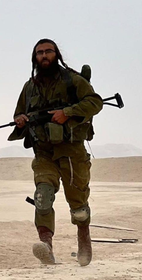 ייתכן שזו תמונה של ‏אדם אחד‏
