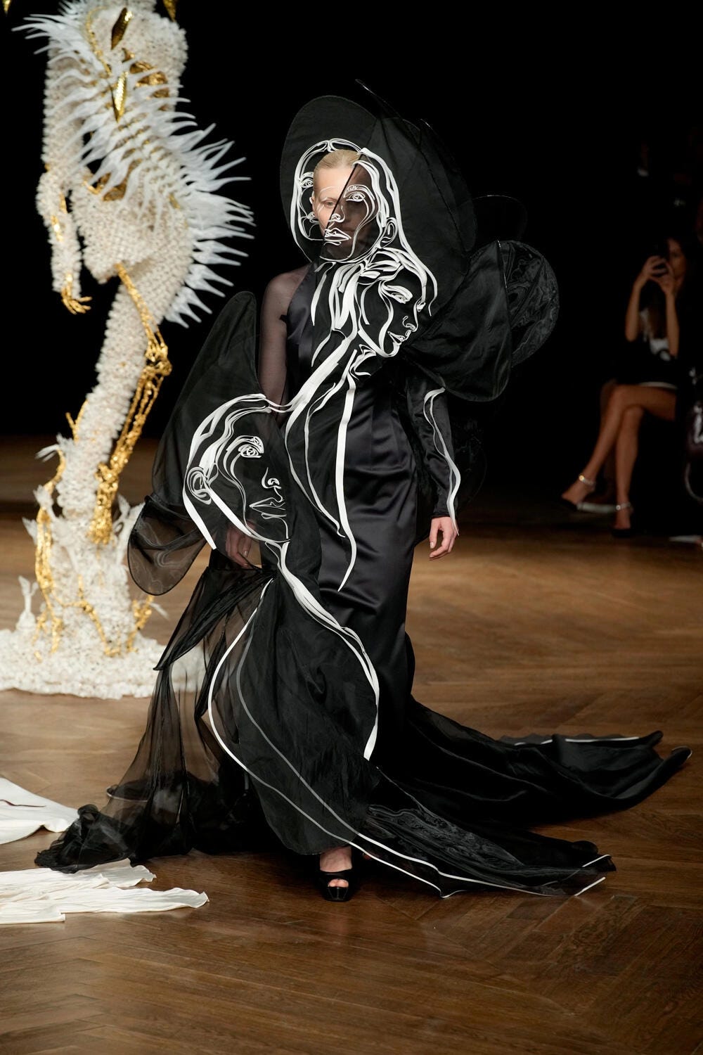 Iris van Herpen Haute Couture Fall/Winter 2022 - fashionotography