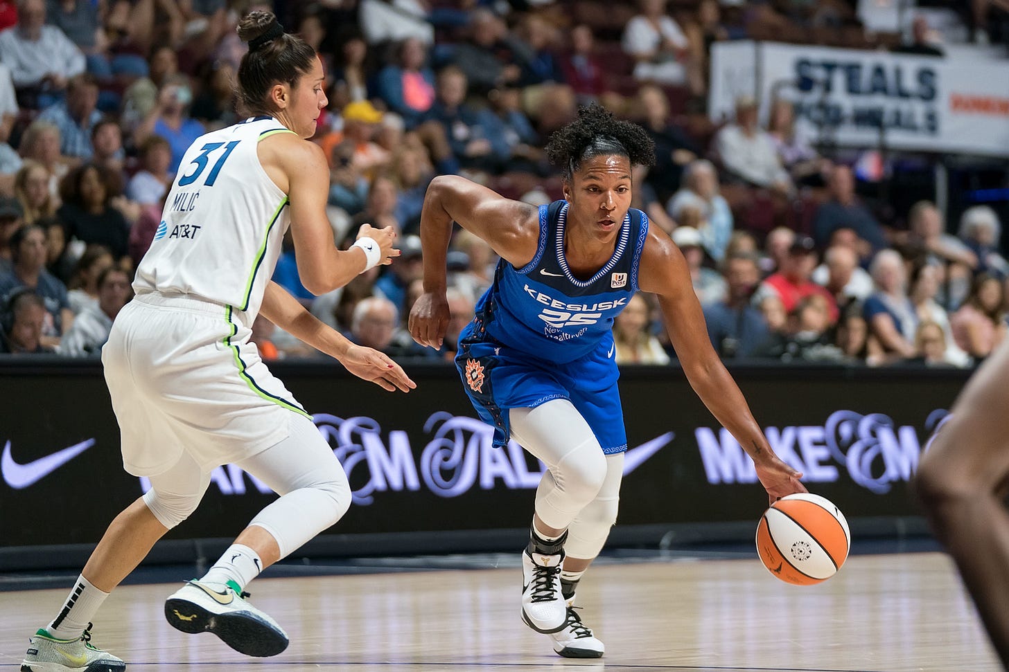 Minnesota Lynx vs. Connecticut Sun August 01, 2023
