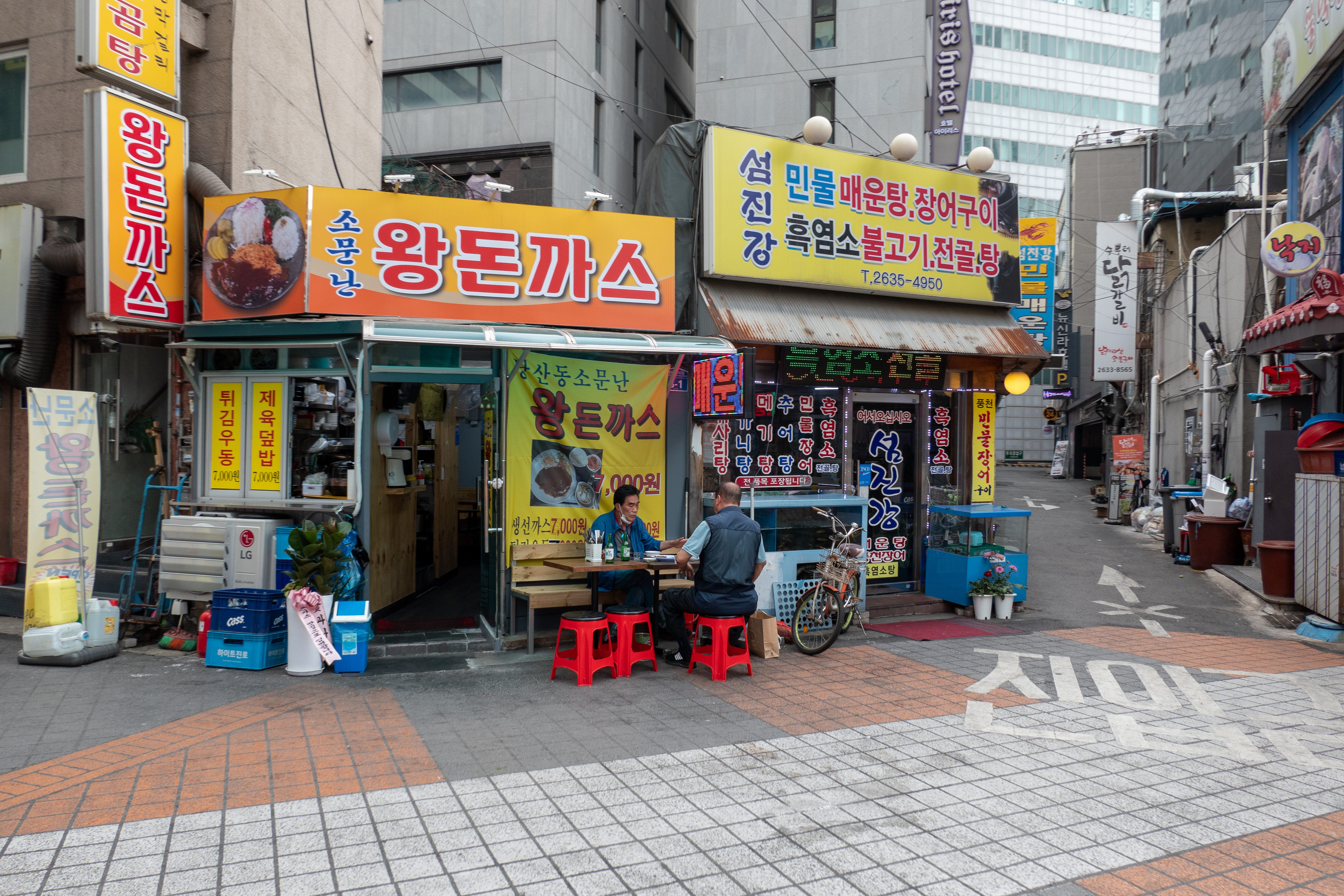 Walking Seoul (part 1) - Chris Arnade Walks the World