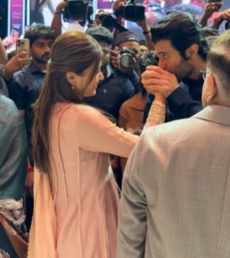 Vijay Deverakonda finally shows some PDA, kisses fiancée Rashmika  Mandanna's hand at event. Watch | Hindustan Times