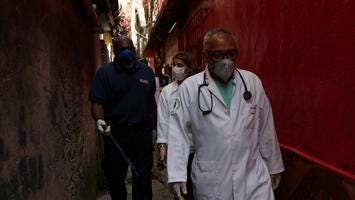 Sem esperar ajuda do governo, Paraisópolis contrata médicos contra ... Sem esperar ajuda do governo, Paraisópolis contrata médicos contra ...