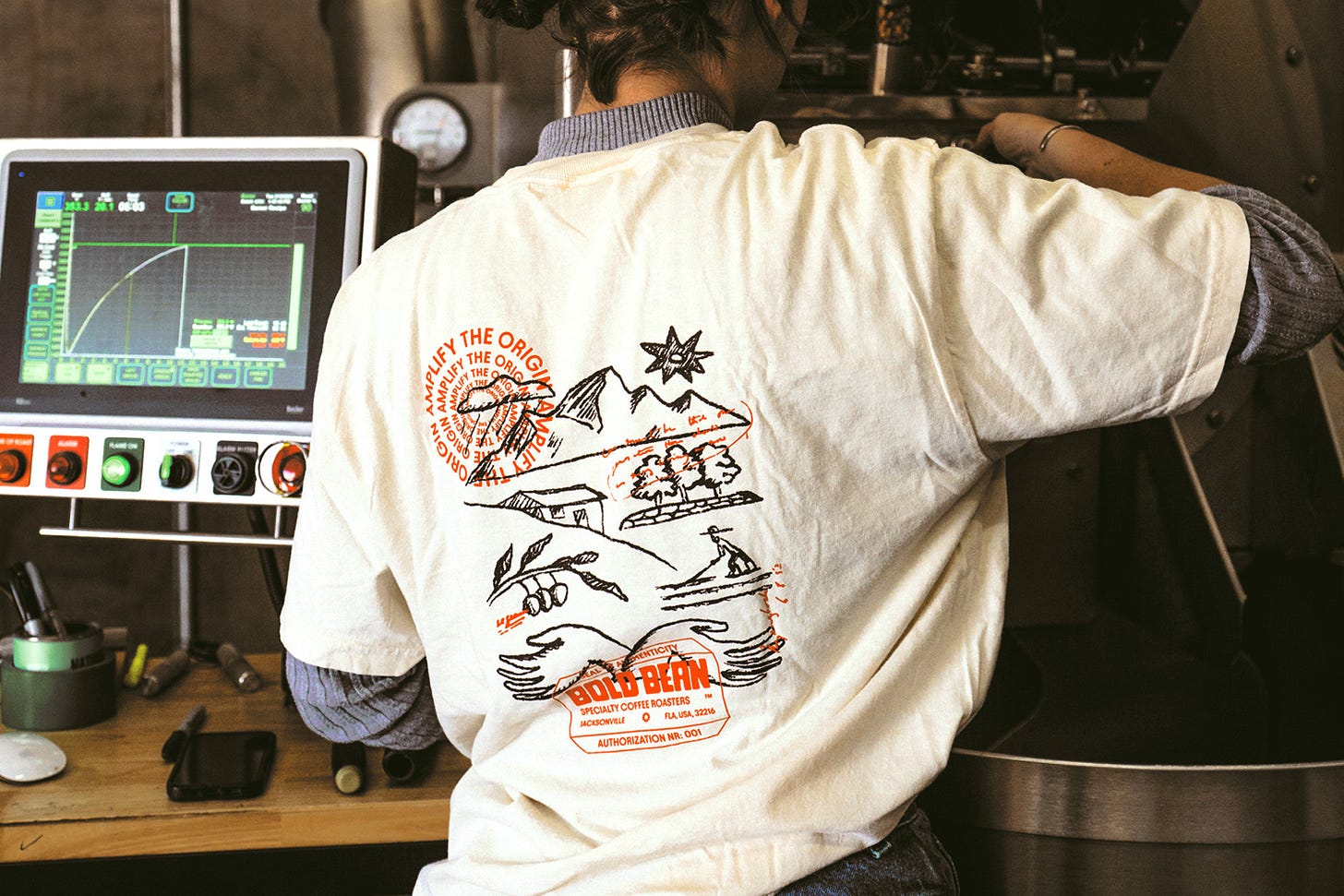 Tee_AmplifyTheOrigin_1920x1280 Tee_AmplifyTheOrigin_1920x1280