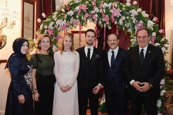Yelda Demirören ile Haluk Kalyoncu'nun nişan yüzüklerini Cumhurbaşkanı Erdoğan ve eşi Emine Erdoğan taktı - Güncel Haberler Milliyet Yelda Demirören ile Haluk Kalyoncu'nun nişan yüzüklerini Cumhurbaşkanı Erdoğan ve eşi Emine Erdoğan taktı - Güncel Haberler Milliyet