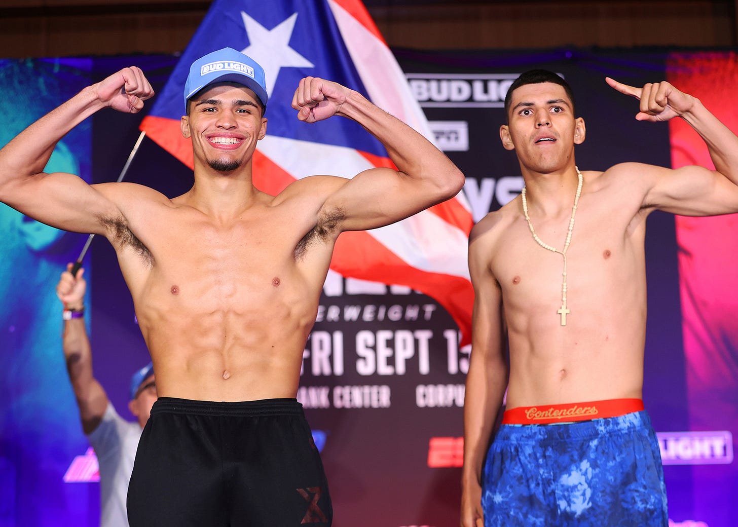 Xander Zayas vs Roberto Valenzuela Jr_pose2.jpg