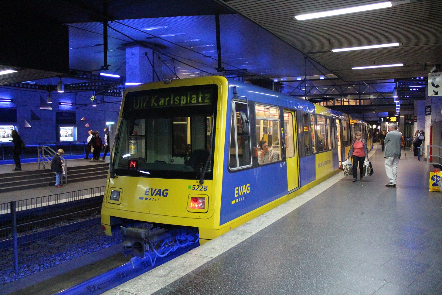 Photo of a former DLR train on Essen Stadtbahn operating U17 to Karlsplatz.