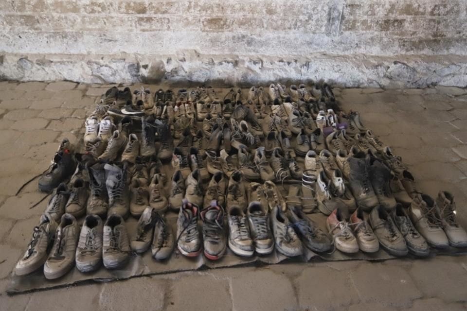 Contabilizan 154 pares de zapatos en rancho de Teuchitlán Contabilizan 154 pares de zapatos en rancho de Teuchitlán