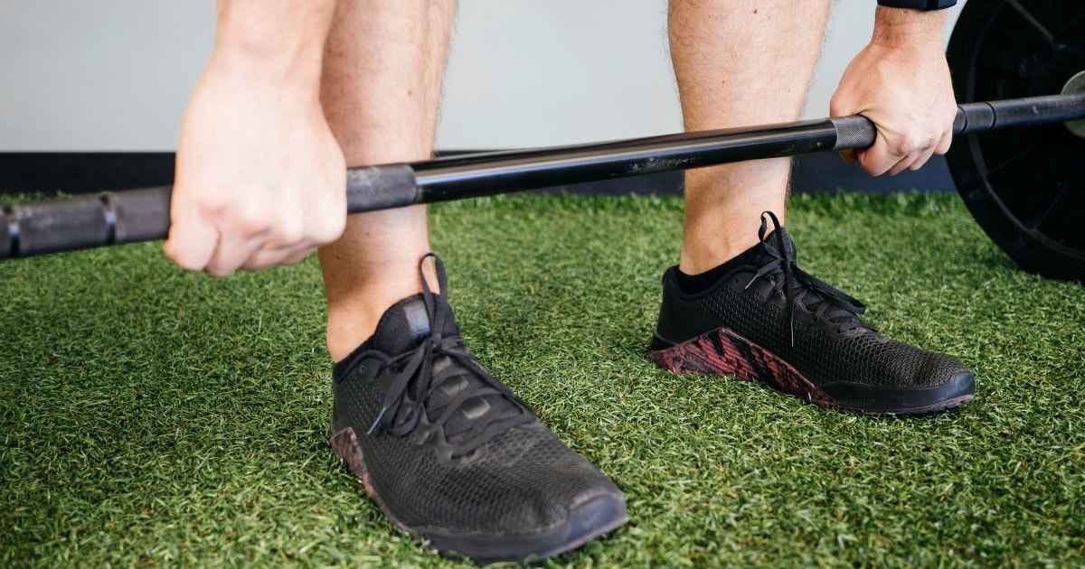 Man lifting in a pair of Nike Metcon's