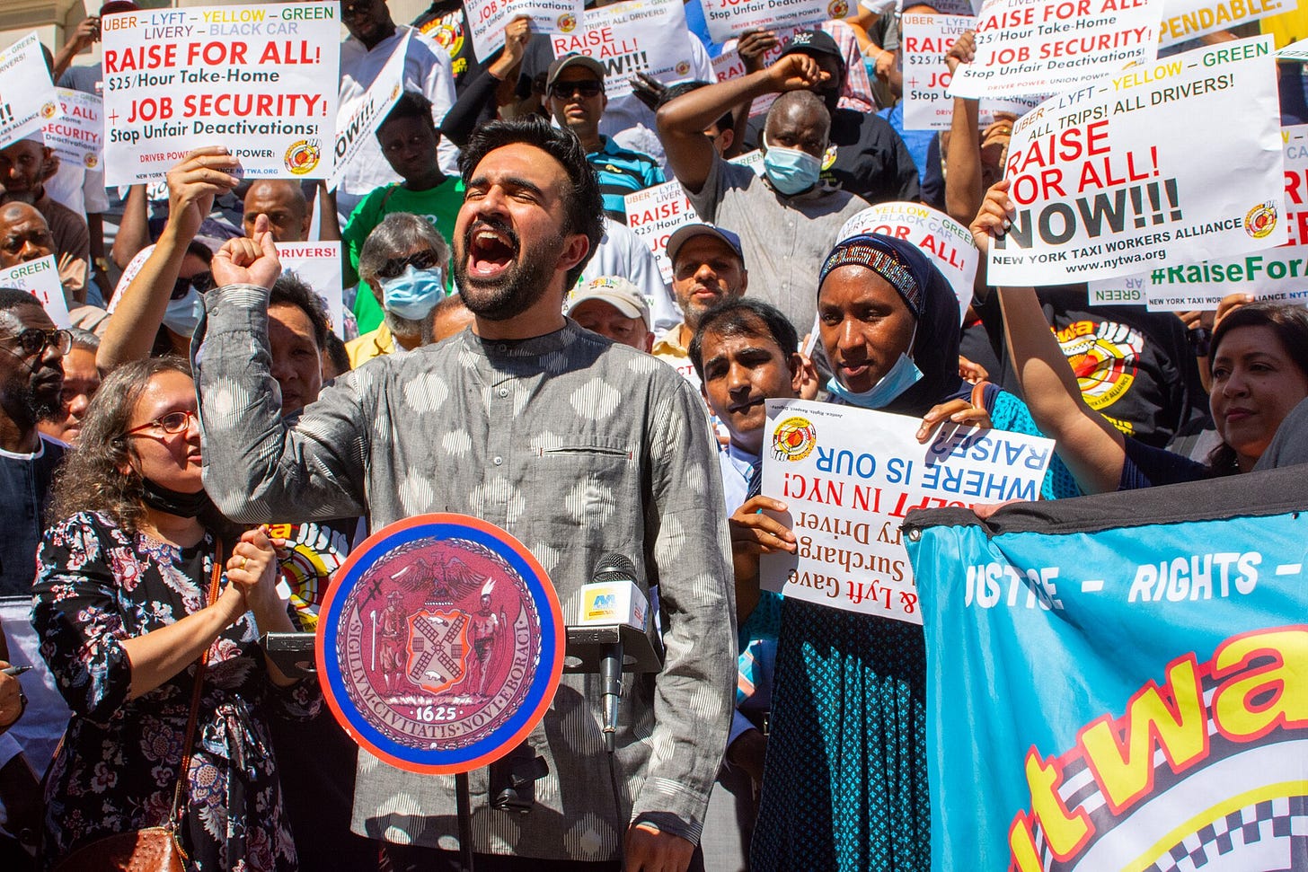 Zohran Mamdani speaks at a New York Taxi Workers Alliance rally outside City Hall on 3 August 2022. Photo: InformedImages / Wikimedia Commons / CC BY 4.0.