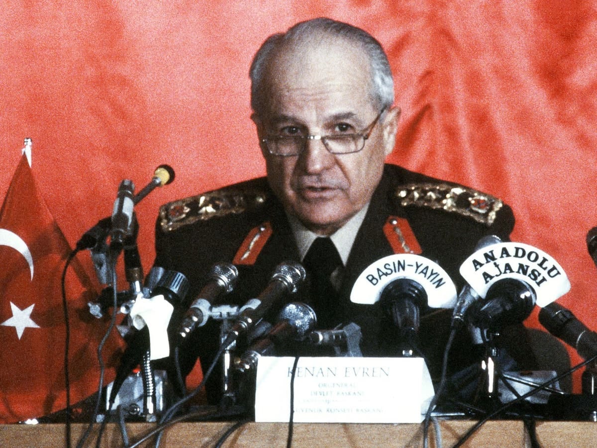 Former Turkish president and coup leader dies | Al Arabiya English