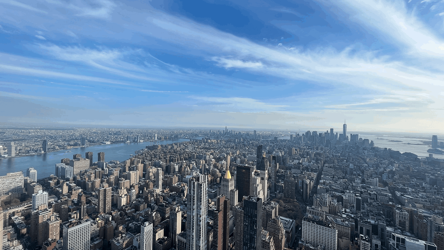 Manhattan depuis l’observatoire de l’Empire State Building - prise de hauteur et réflexion - photo de Tremeur Balbous