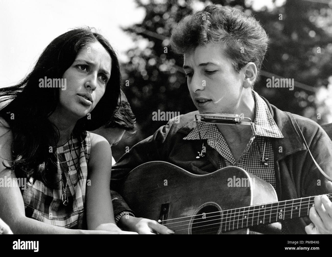 Joan Baez and Bob Dylan at the Civil Rights March on Washington, D.C ...