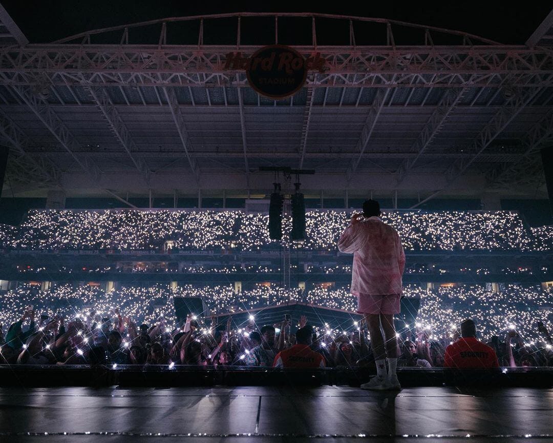 Bad Bunny World's Hottest Tour | PixMob | X4 | PixMob Bad Bunny World's Hottest Tour | PixMob | X4 | PixMob