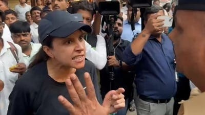 Videos of the woman's furious reaction to the traffic snarls caused by the demonstration surfaced on social media on Tuesday (X/@yogi_9696)