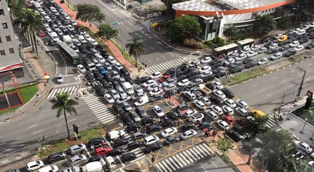 Foto de nó no trânsito da Faria Lima movimenta redes sociais | VEJA SÃO  PAULO