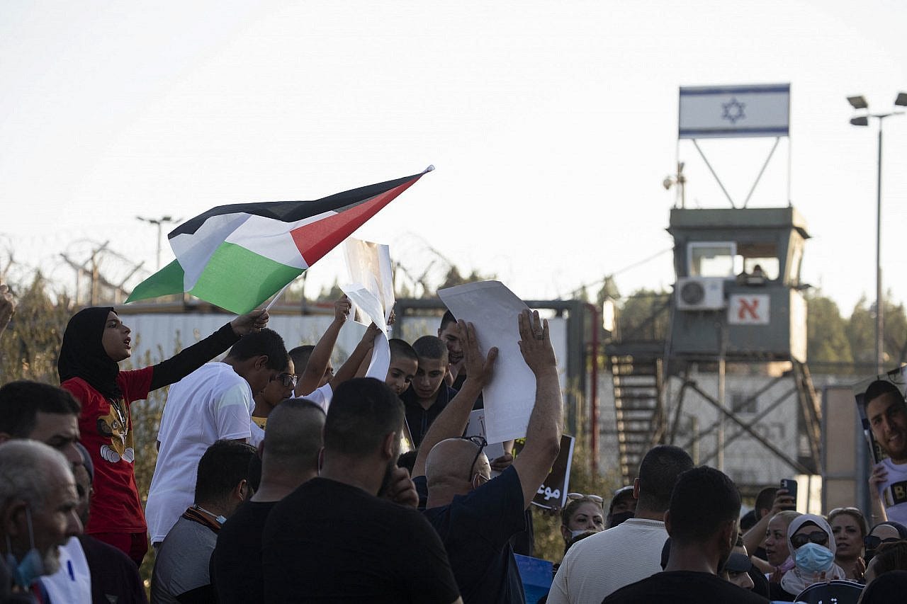 Protest outside the Megiddo prison, in solidarity with Palestinian prisoners that were arrested during the events in May in Lod and other cities, August 22, 2021. (Oren Ziv/Activestills) Protest outside the Megiddo prison, in solidarity with Palestinian prisoners that were arrested during the events in May in Lod and other cities, August 22, 2021. (Oren Ziv/Activestills)