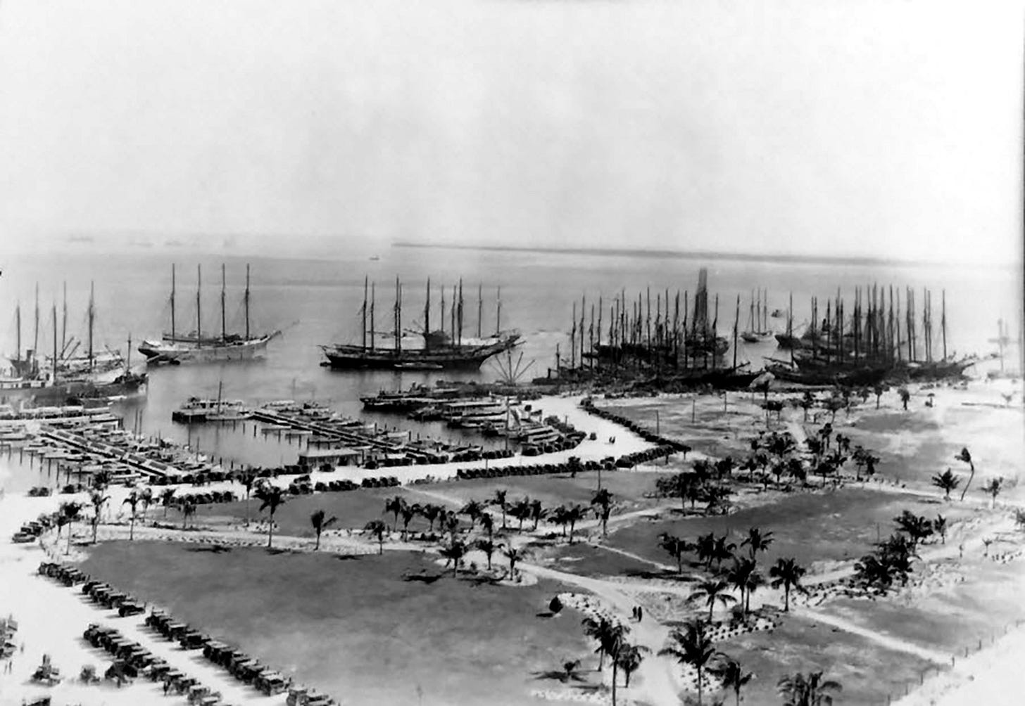 Figure 1: The City Docks, aka Pier 5, in 1925. Courtesy of Florida State Archives.