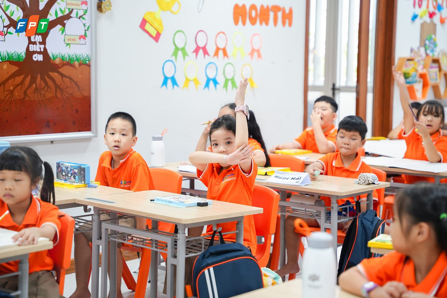 Giáo dục nhân văn là gì? Nền tảng hình thành con người toàn diện - Hệ thống Phổ thông FPT Schools Giáo dục nhân văn là gì? Nền tảng hình thành con người toàn diện - Hệ thống Phổ thông FPT Schools