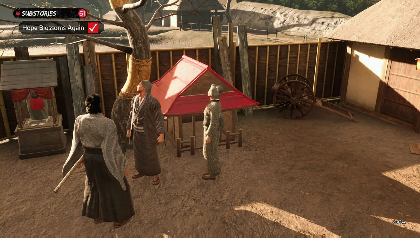 Descrição da imagem: uma captura do jogo Like a Dragon - Ishin, na qual três pessoas estão observando uma cerejeira sem flores no pôr do sol. Um samurai, que é o protagonista do jogo, e um homem e uma mulher idosos, com quimonos tradicionais japoneses, todos em tons sóbrios de cinza e preto. No canto superior esquerdo, há uma legenda que diz “Substory 61 - Hope Blossoms Again” ou, em tradução livre, “História Secundária 61 - A Esperança Floresce de Novo”.