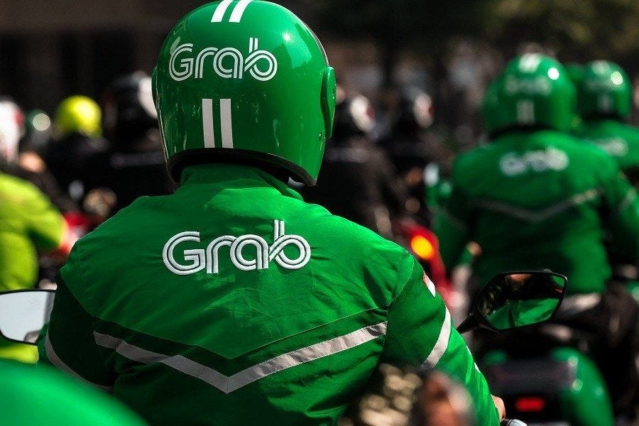 Dưới sức ép xăng dầu tăng vọt, Grab tăng cước ở tất cả các dịch vụ