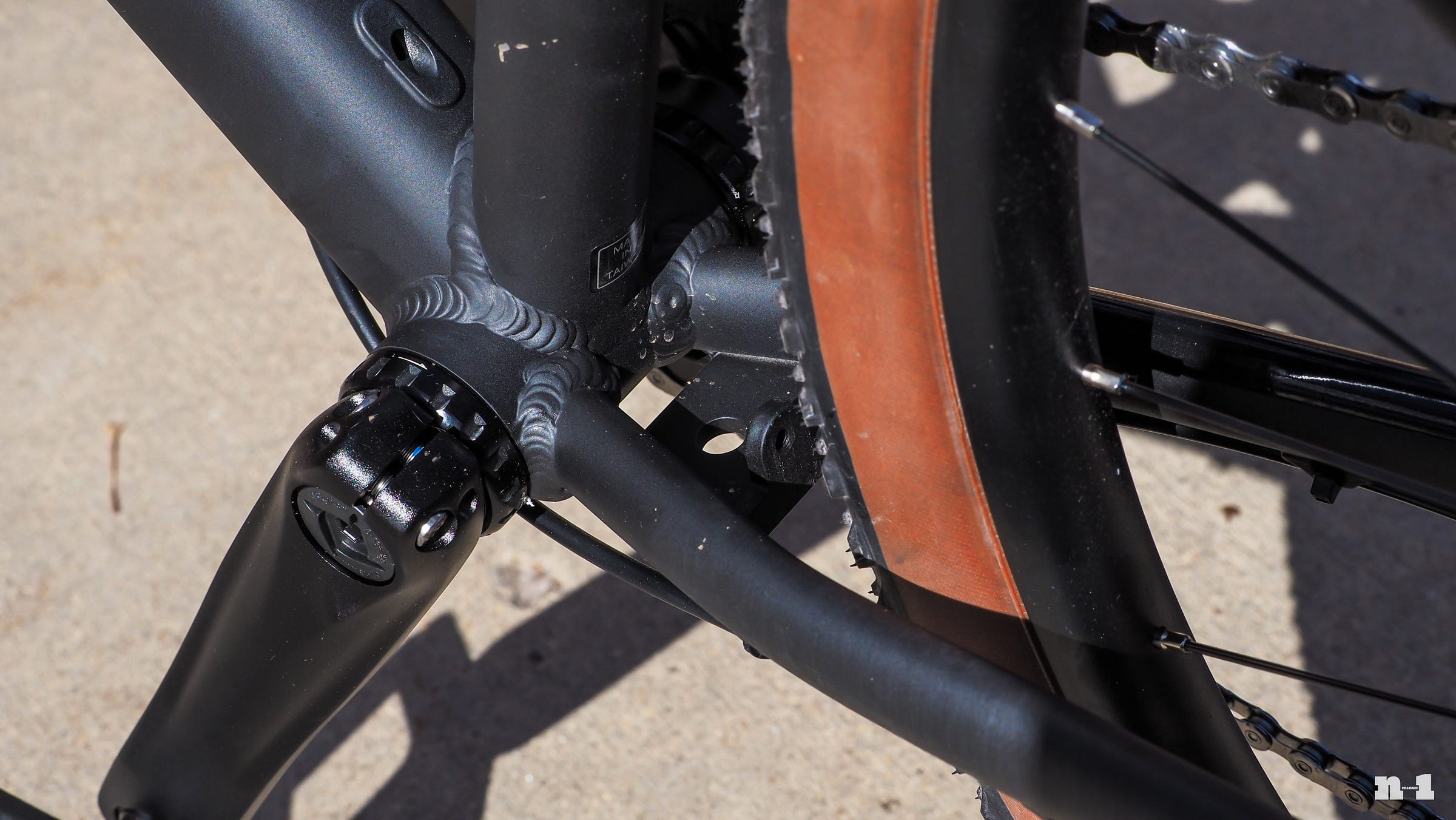Eaglebear Black kickstand mounting plate