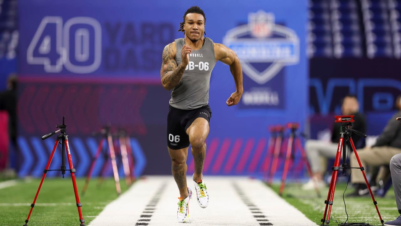 Cornerback Brian Branch runs official 4.58 second 40-yard dash at 2023  combine