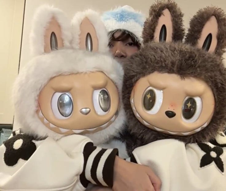 Blackpink's Lisa Goes Viral With A Labubu Plush, Sparks Frenzy Among Brits  - But Will You Pay £600 For It? | IBTimes UK