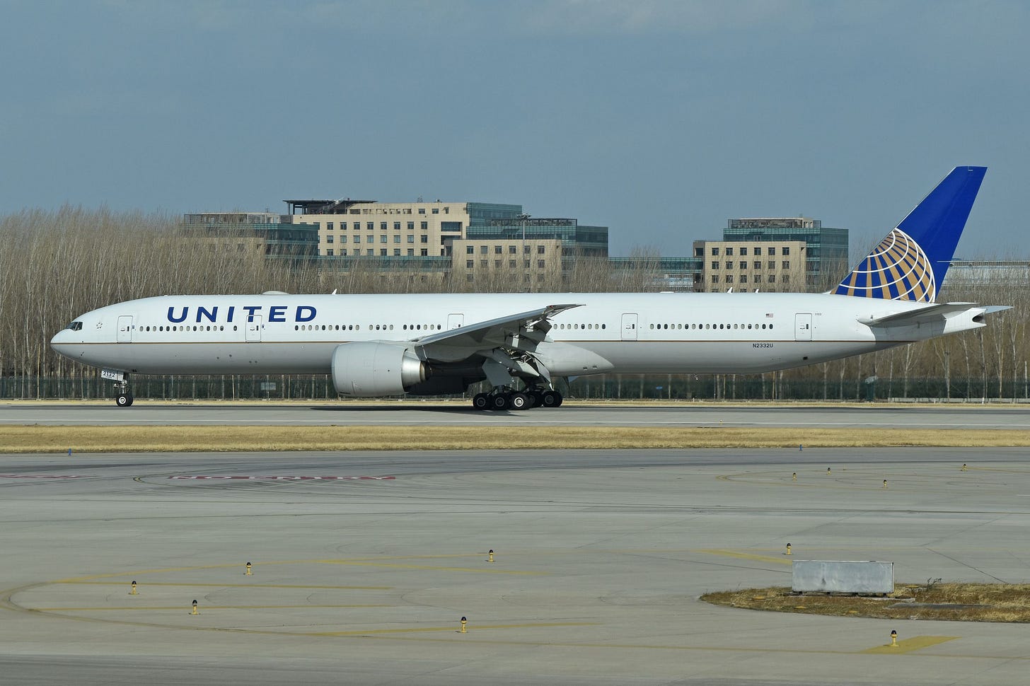 United Airlines Boeing 777-300ER