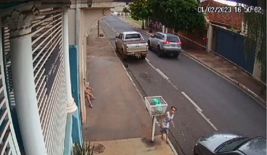 BARRETOS - MILAGRE! Criança com nome de ´Anjo` escapa da Morte milagrosamente após colisão de dois carros e um motorista Morto BARRETOS - MILAGRE! Criança com nome de ´Anjo` escapa da Morte milagrosamente após colisão de dois carros e um motorista Morto