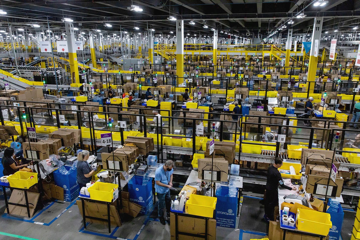 Amazon Closes, Abandons Plans for Dozens of Warehouses Across the US - Bloomberg Amazon Closes, Abandons Plans for Dozens of Warehouses Across the US - Bloomberg