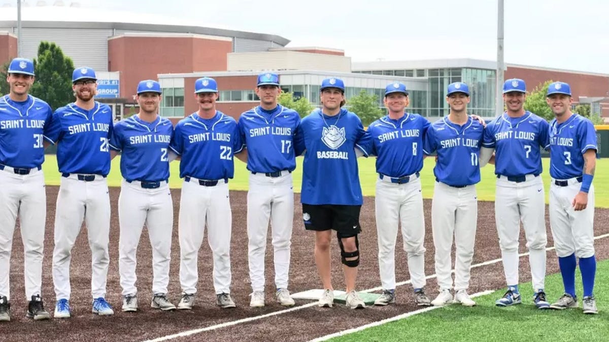 Baseball team drops final games in contrasting fashion