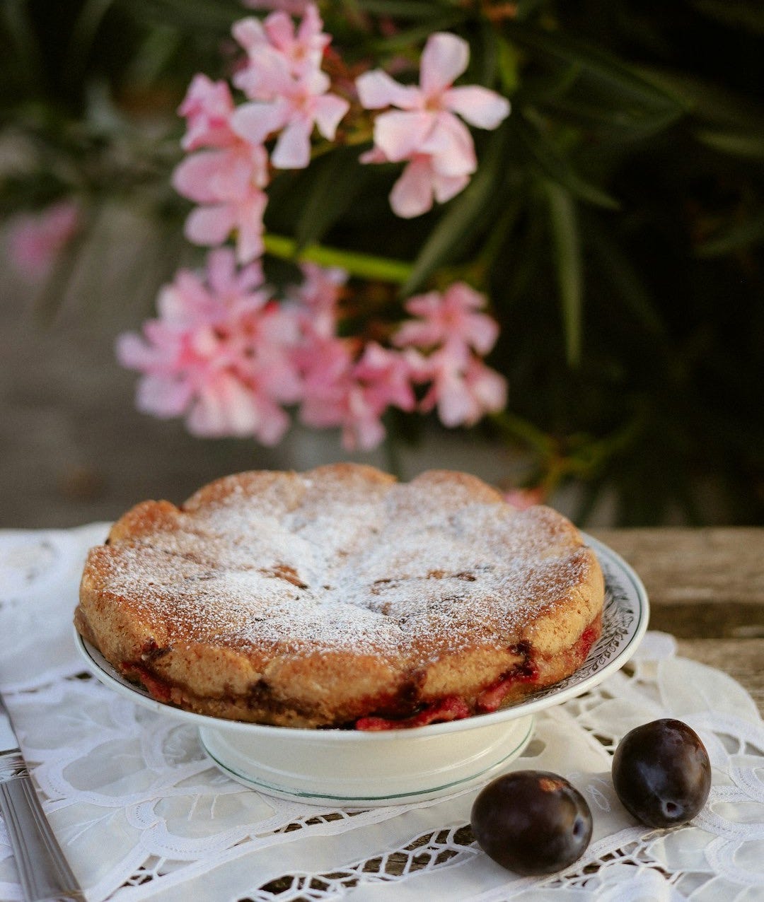 A fruit tart dusted with powdered sugar