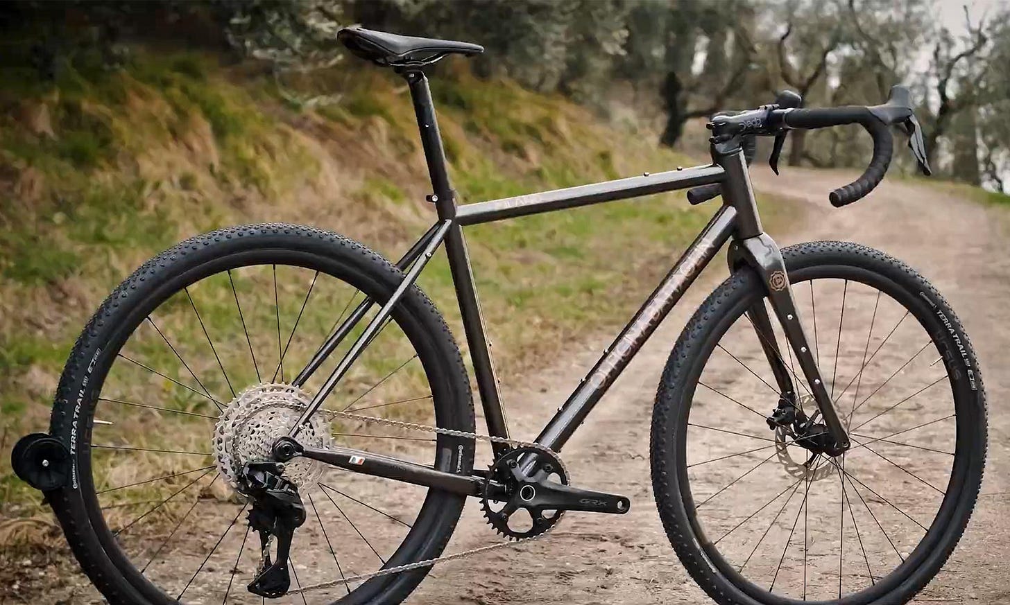 This limited edition steel Battaglin Milano gravel bike is actually affordable and handmade in Italy, 2999€ with Shimano GRX Di2